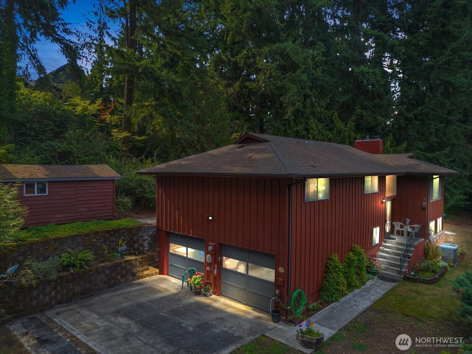 Property Photo:  7515  Locust Ext  E  WA 98391 
