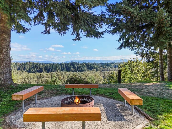 Property Photo:  403  207th Avenue E  WA 98391 