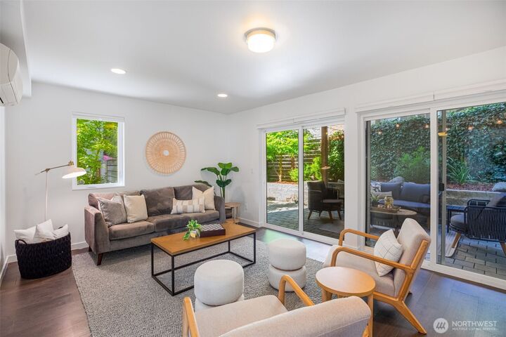 Property Photo:  5151 S Frontenac Street  WA 98118 