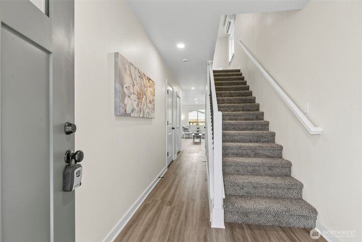 Property Photo:  709 S 9th Avenue  WA 98626 