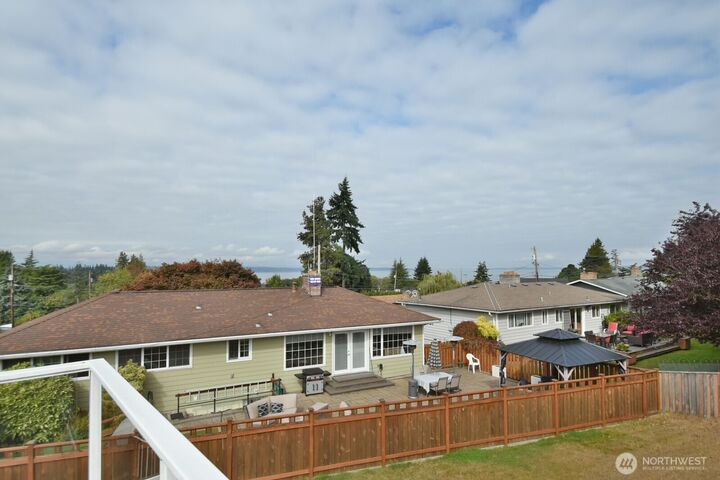 Property Photo: 849 Poplar Way WA 98020