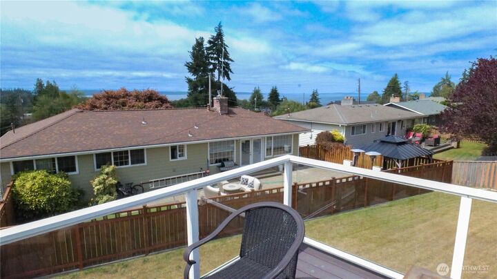 Property Photo:  849  Poplar Way  WA 98020 