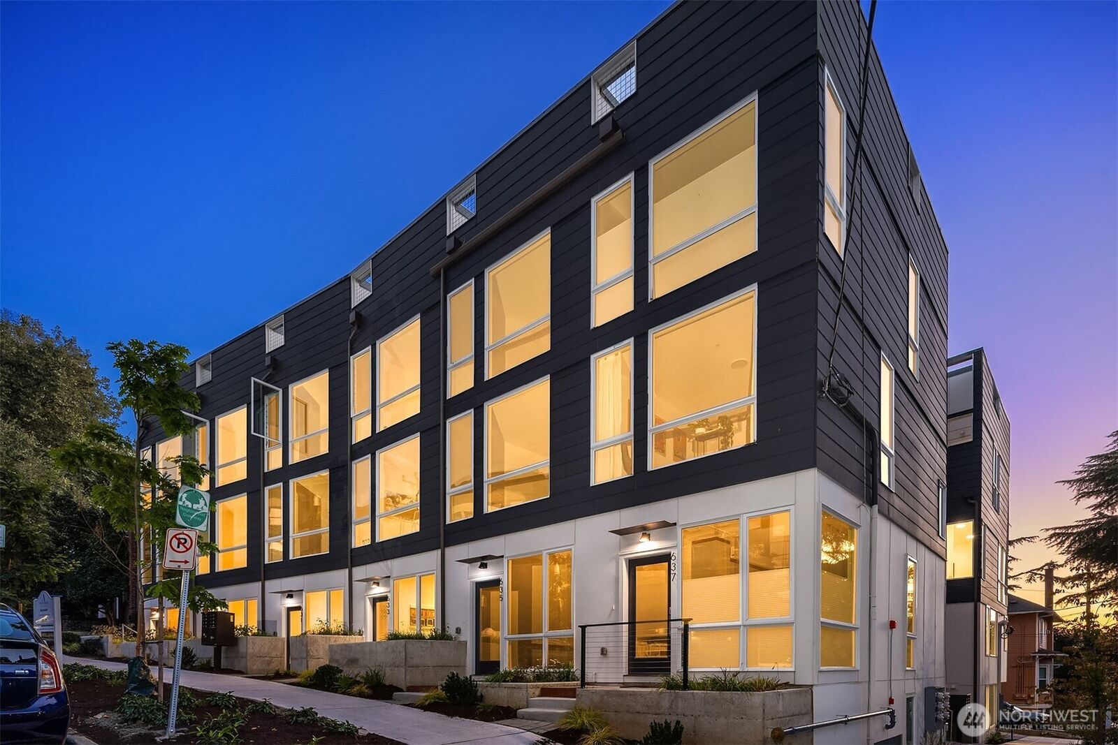 Property Photo:  631  13th Avenue E  WA 98102 