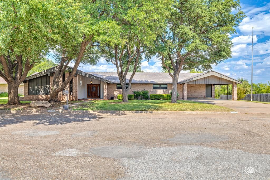 Property Photo: 1000 Lakeside Dr TX 76821