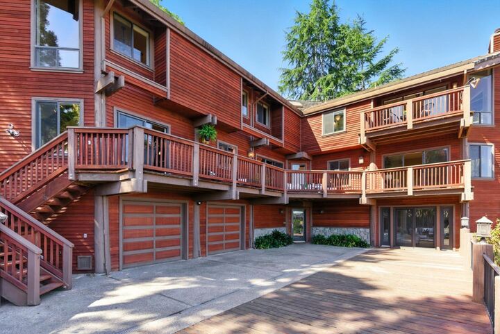 Property Photo:  400 Winding Way  CA 94070