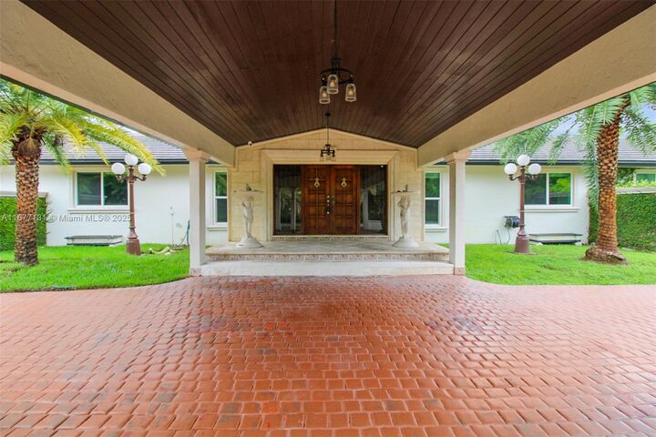 Property Photo:  11835 SW 47th St  FL 33175