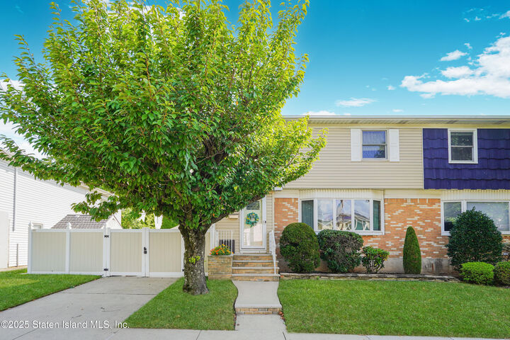 Property Photo: 207 Martin Avenue NY 10314