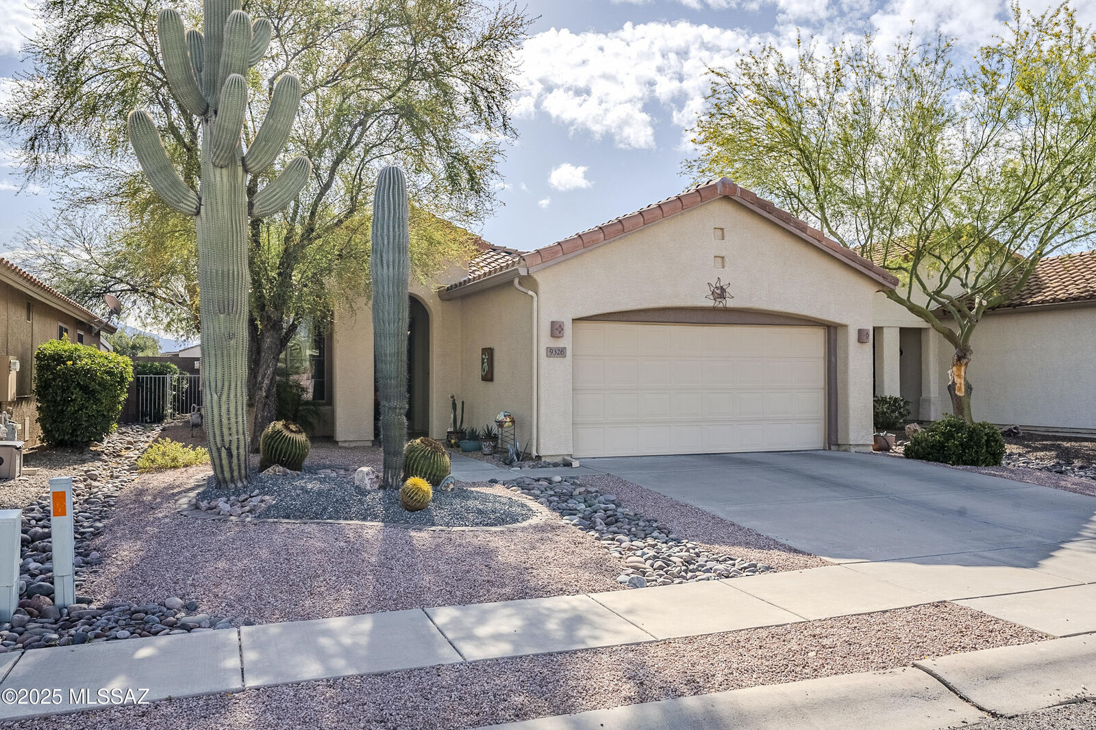 Property Photo:  9326 N Desert Mist Lane  AZ 85743 