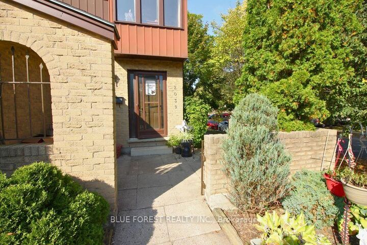 Photo de la propriété:  2039 Aldersbrook Road  ON N6G 3N2 