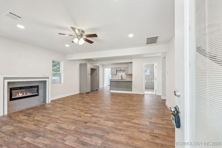 Property Photo:  1006 N K Street  OK 74403 