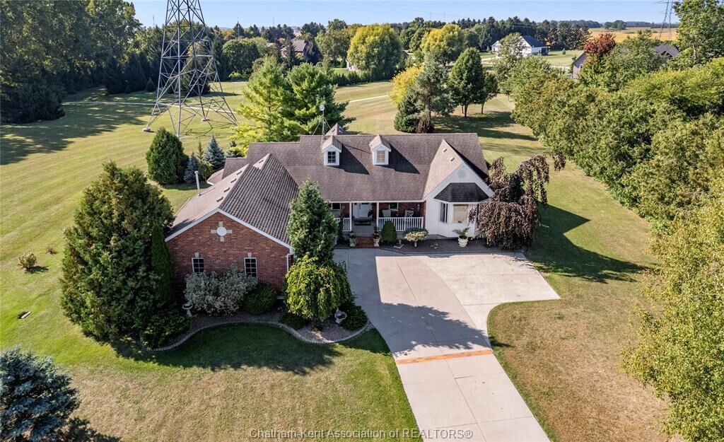 Property Photo:  21640 Pinehurst Crescent  ON N7M 5J3 