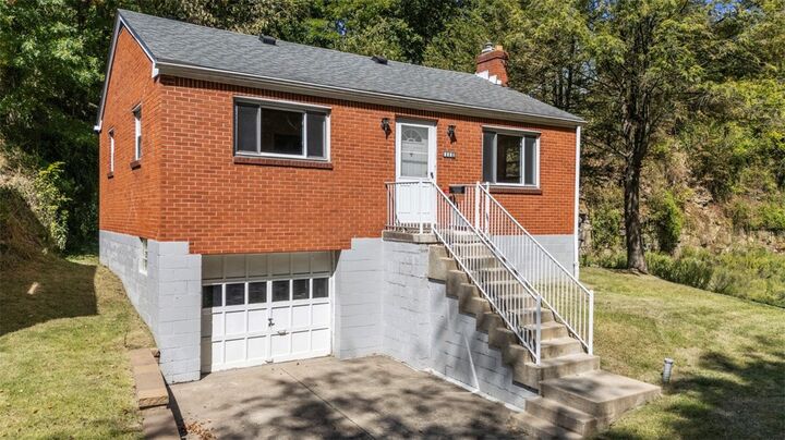 Property Photo:  1003 Geyer Rd  PA 15209 