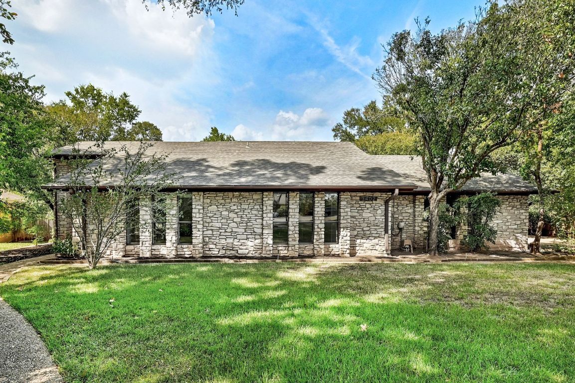 Property Photo:  3402 Split Rock Trail  TX 78739 