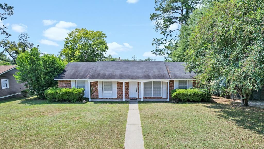 Property Photo:  501 Endicott Lane  GA 31707 