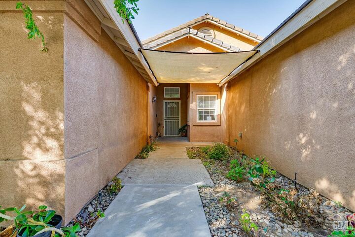 Property Photo:  12418 Grand Teton Drive  CA 93312 