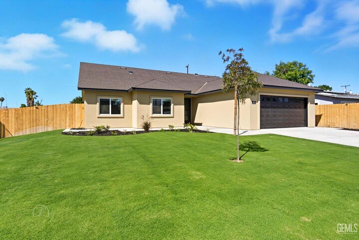 Property Photo:  4519 Vern Street  CA 93307 