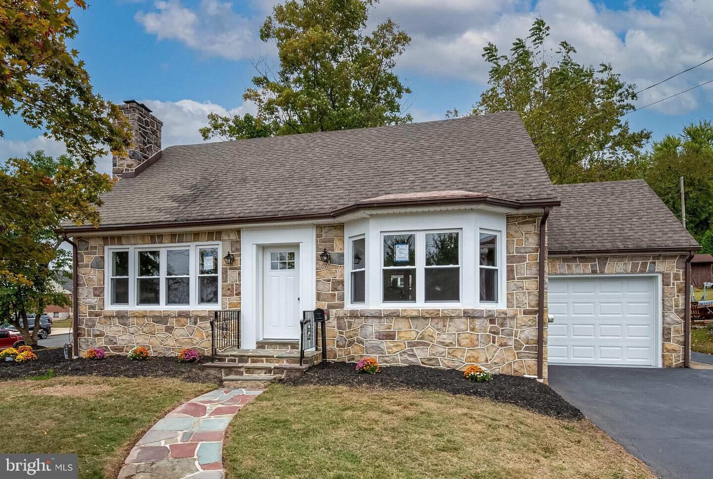 Property Photo: 303 Grosstown Road PA 19464