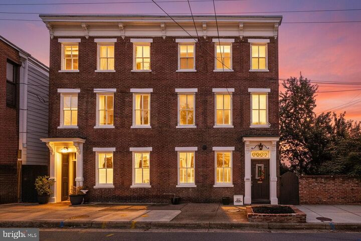 Property Photo: 430 S Lee Street S VA 22314