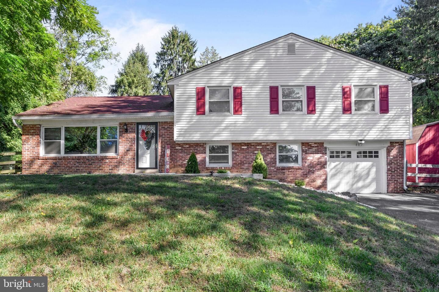 Property Photo: 407 Leslie Lane PA 19382