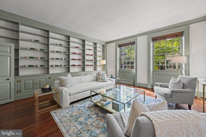 Property Photo: 521 Duke Street VA 22314