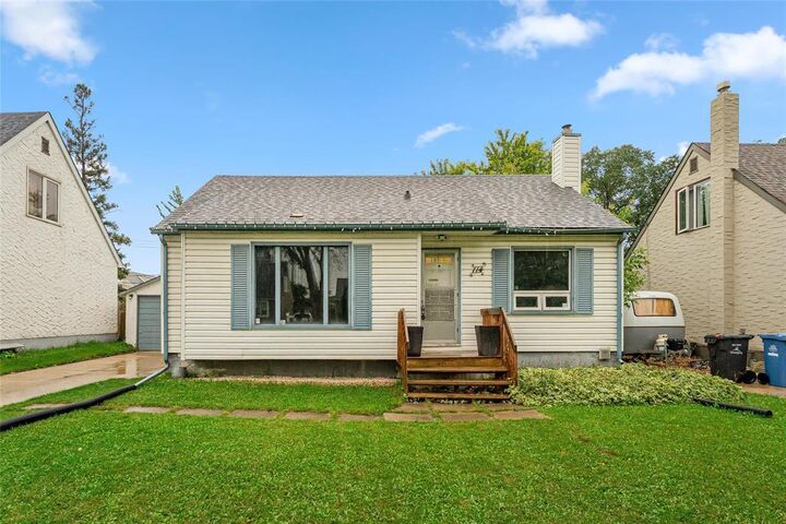 114 Riverbend Crescent  Winnipeg MB R3K 1J1 photo