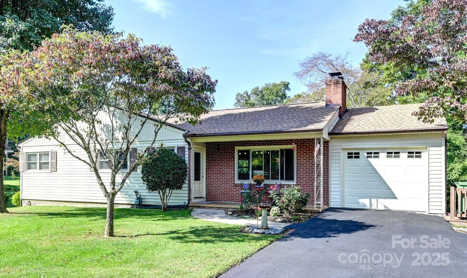 Property Photo: 402 Balsam Road NC 28792