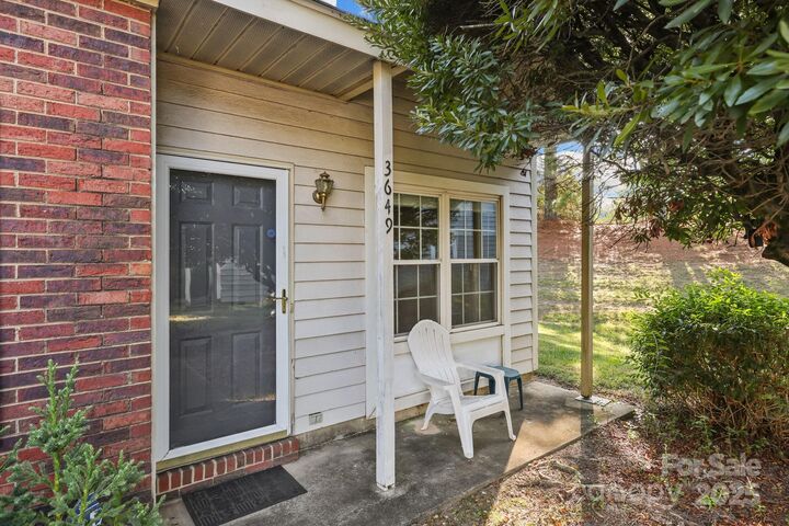 Property Photo:  3649 Huyton Court  NC 28215 