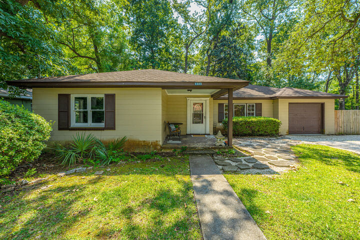 Property Photo:  1323 S Sherwood Drive  SC 29407 