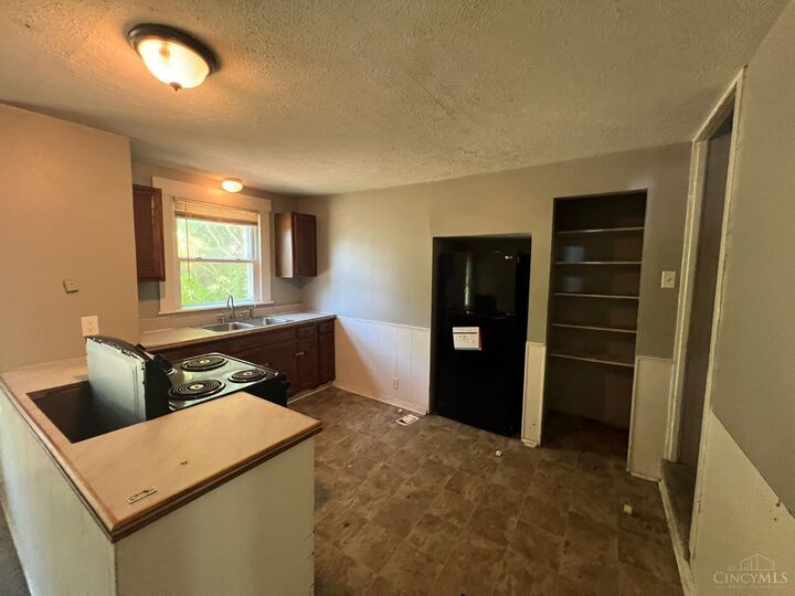 Property Photo: 4719 Section Avenue OH 45212