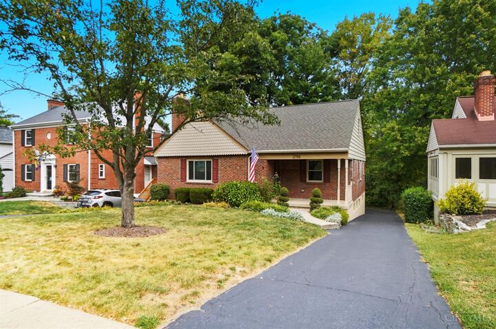 Property Photo: 2758 Losantiridge Avenue OH 45213