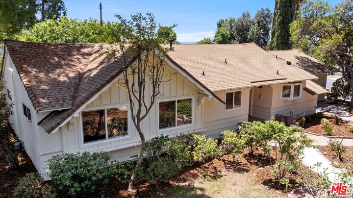 Property Photo: 18352 Ludlow St CA 91326