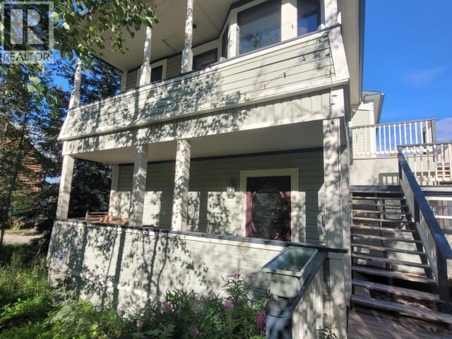 Photo de la propriété:  717 8th Avenue  YT Y0B 1G0 