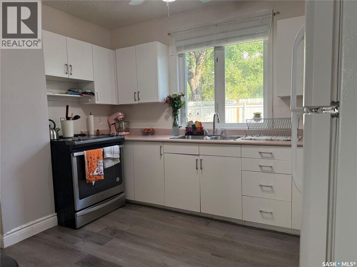 Property Photo: 615 C Avenue N SK S7L 1J6
