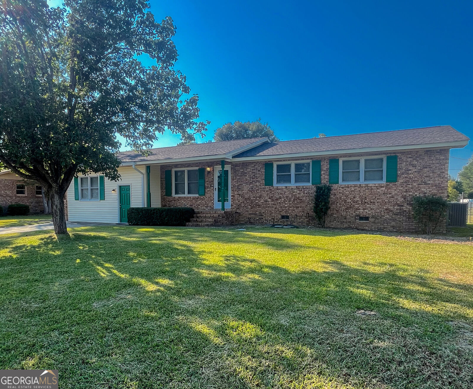Property Photo:  404 Eastwood Drive  GA 31021 