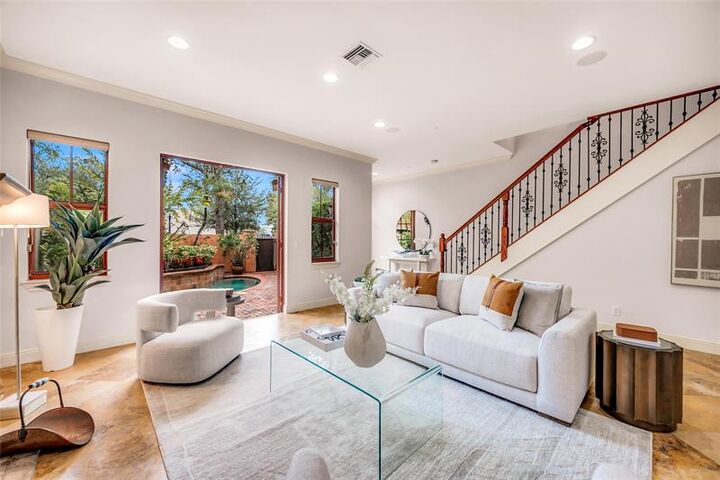 Property Photo:  1025 SE 2nd Ct 1025  FL 33301 