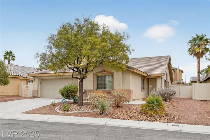 Property Photo: 5828 Autumn Damask Street NV 89081