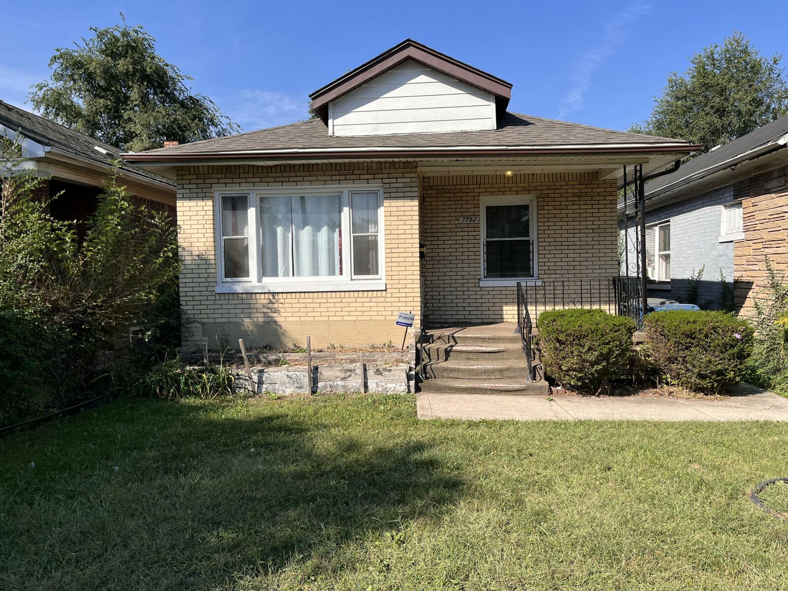 Property Photo:  1752 Hayes Street  IN 46404 