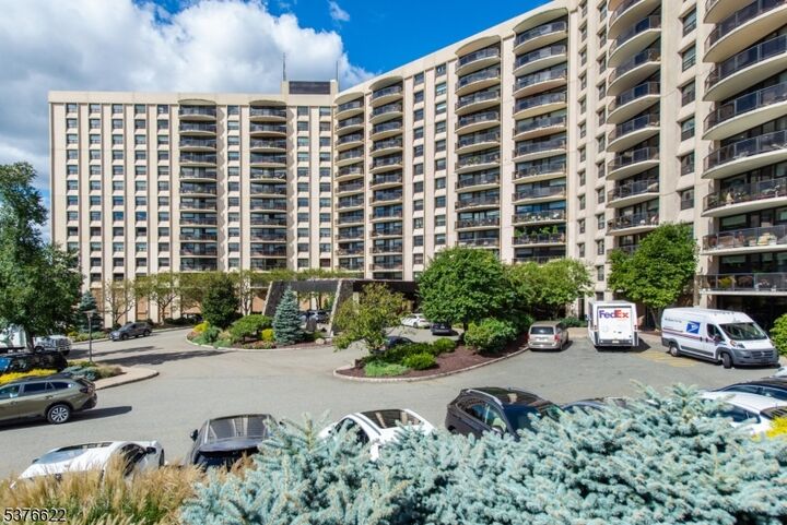 Property Photo:  2 Claridge Dr 10ew  NJ 07044 