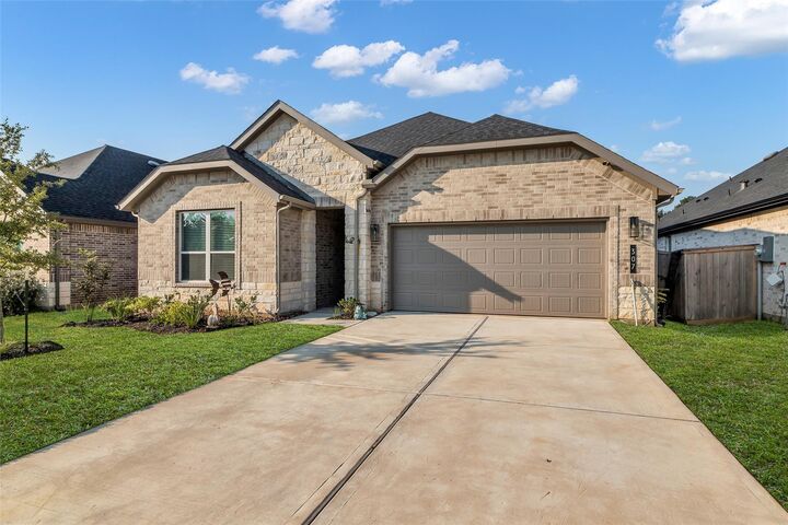 Property Photo:  307 Springfield Terrace  TX 77304 