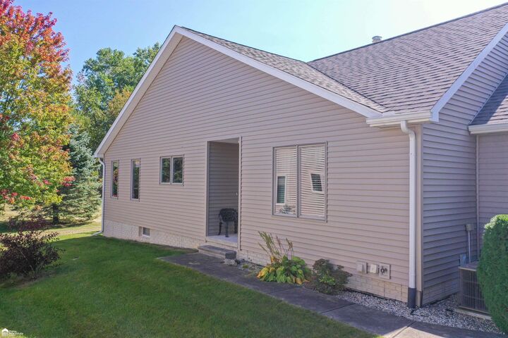 Property Photo: 1019 Bluebell Lane MI 48423