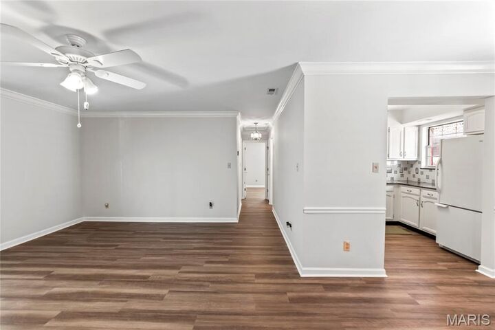 Property Photo: 117 E Clinton Place 7 MO 63122