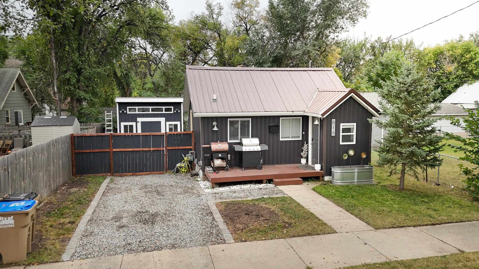 Property Photo:  816 8th Ave NE  ND 58703-2612 