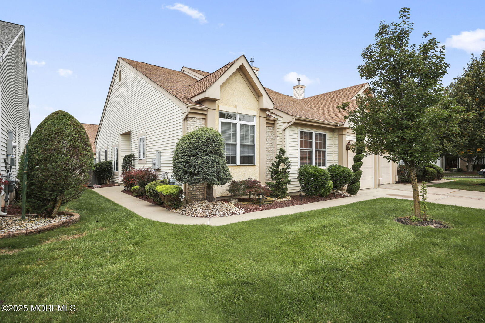 Property Photo:  25 Wellfleet Street  NJ 08831 