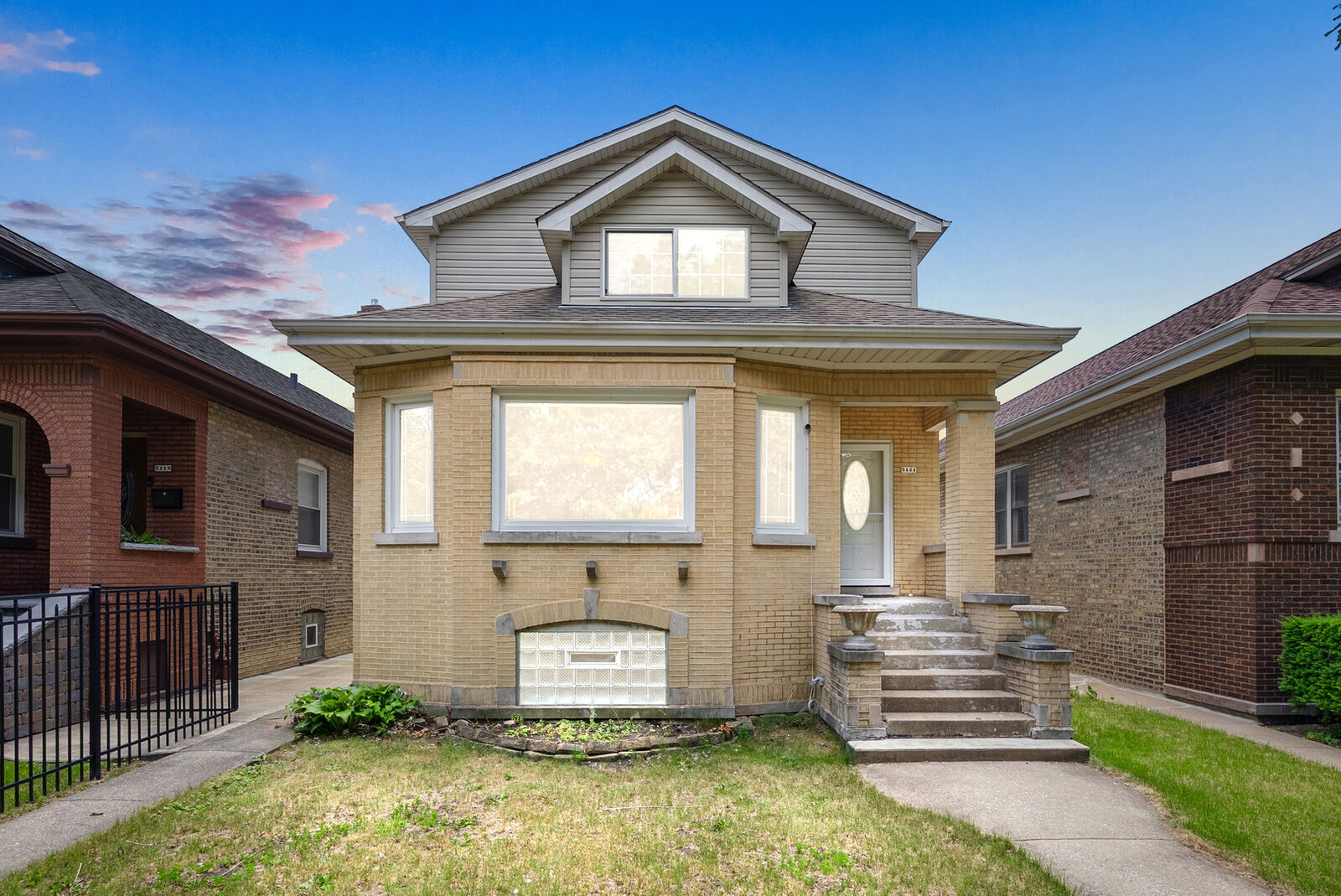 Property Photo: 5121 W Newport Avenue IL 60641