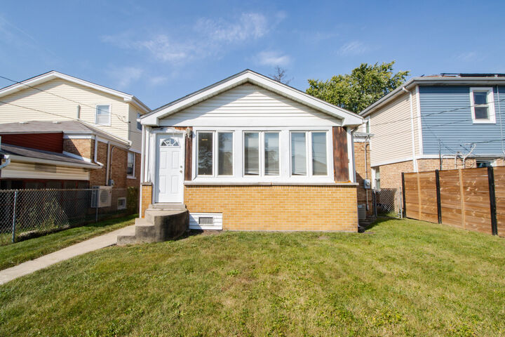 Property Photo: 3507 Louis Street IL 60131