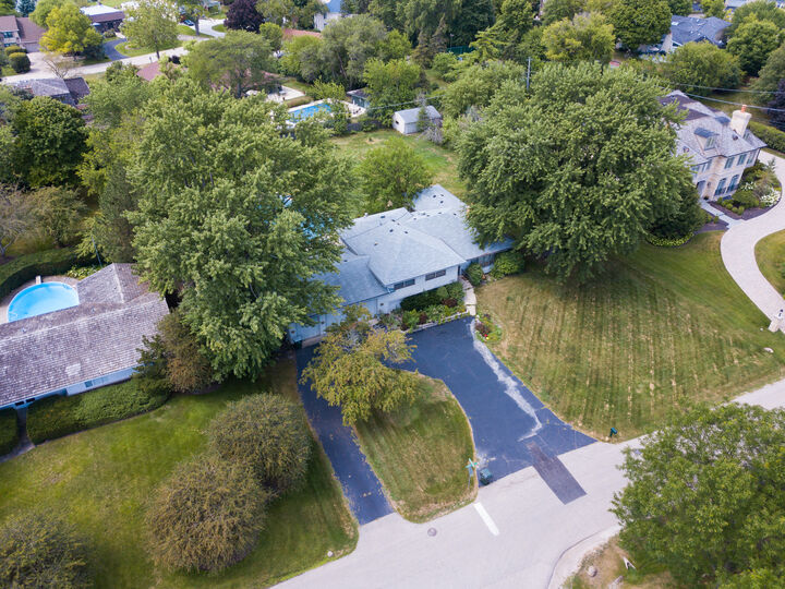 Property Photo: 2250 White Oak Drive IL 60062