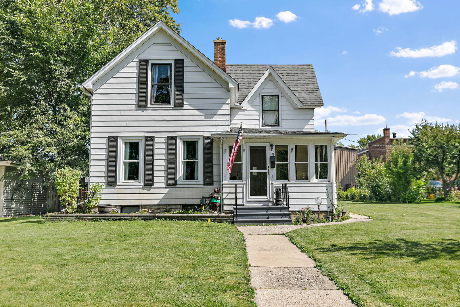 Property Photo: 318 S 8th Street IL 60115