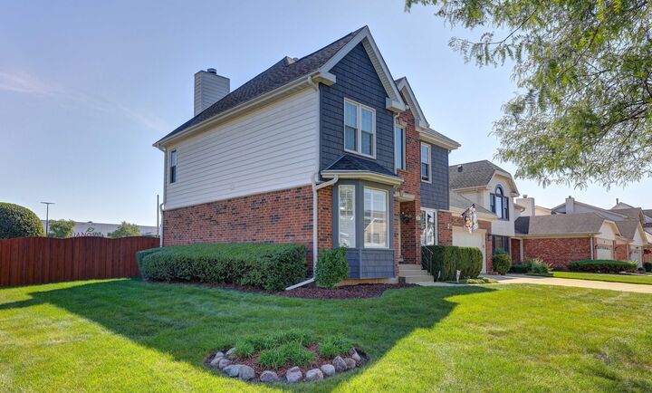 Property Photo: 47 S Josephine Court IL 60016