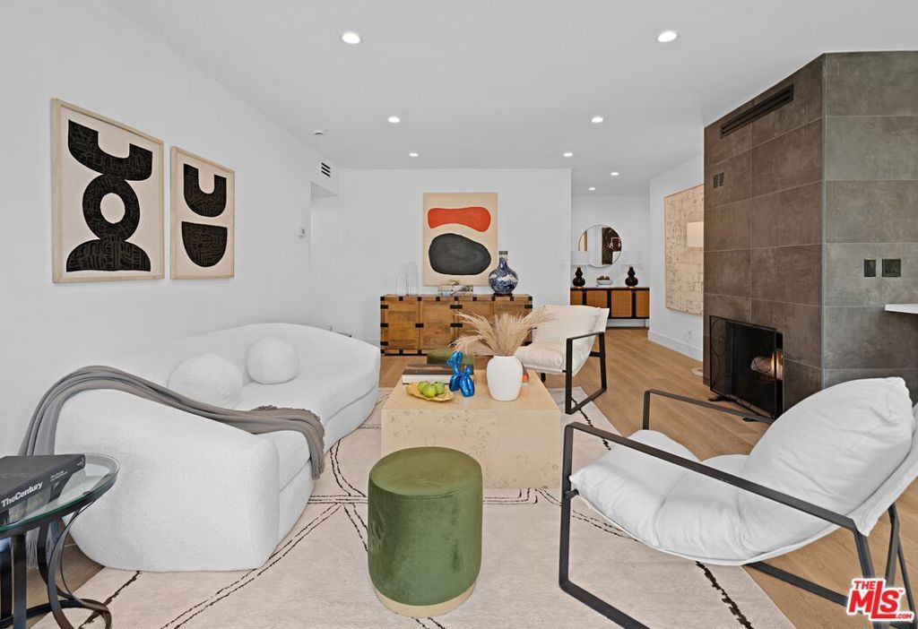 Property Photo:  1010 N Kings Road 218  CA 90069 