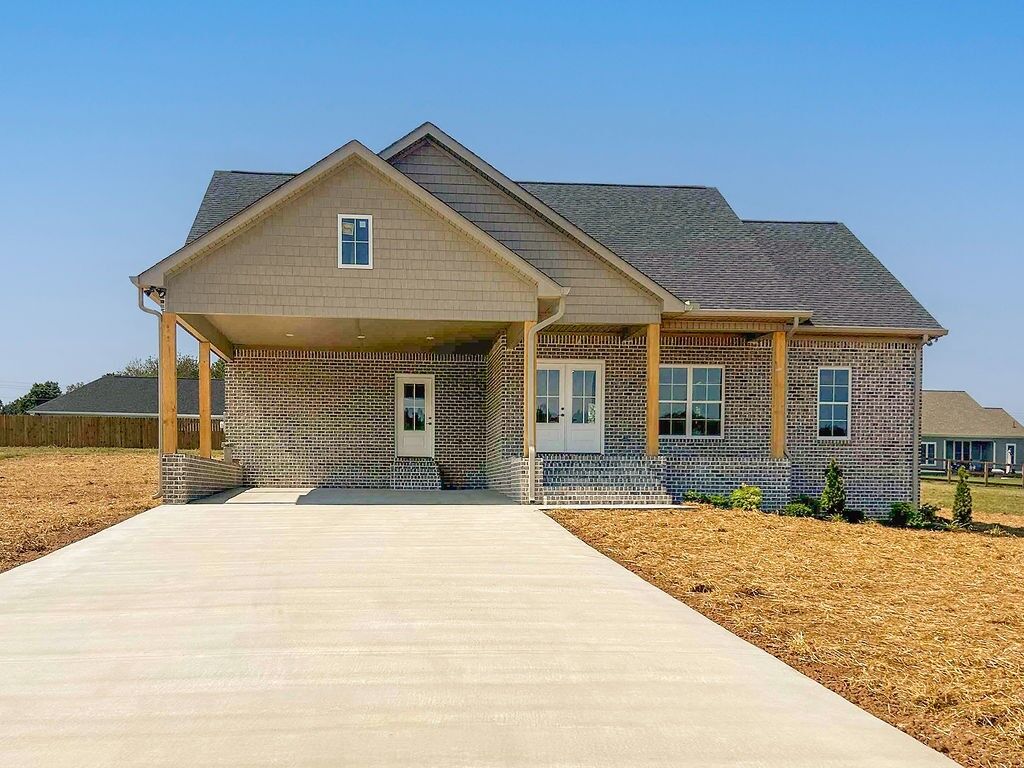 Property Photo:  34 Baker Ct  TN 38464 